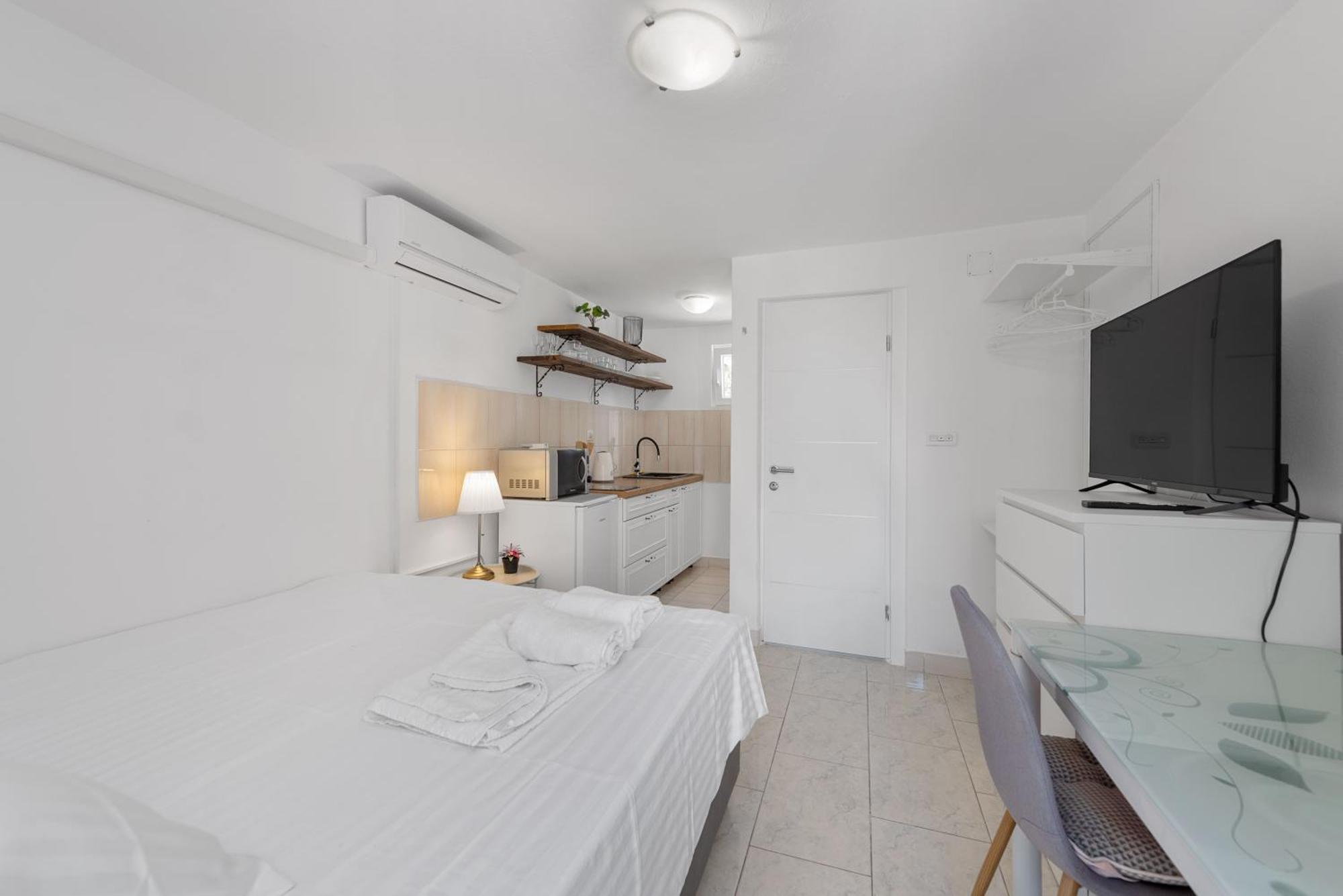 Petrina Apartment *